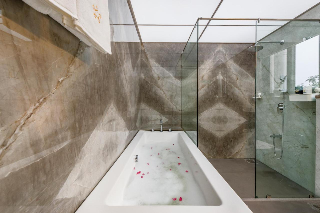 Saffronstays Mayfair Gardens 4 Bedroom Petfriendly Pool Villa Alibag Bagian luar foto