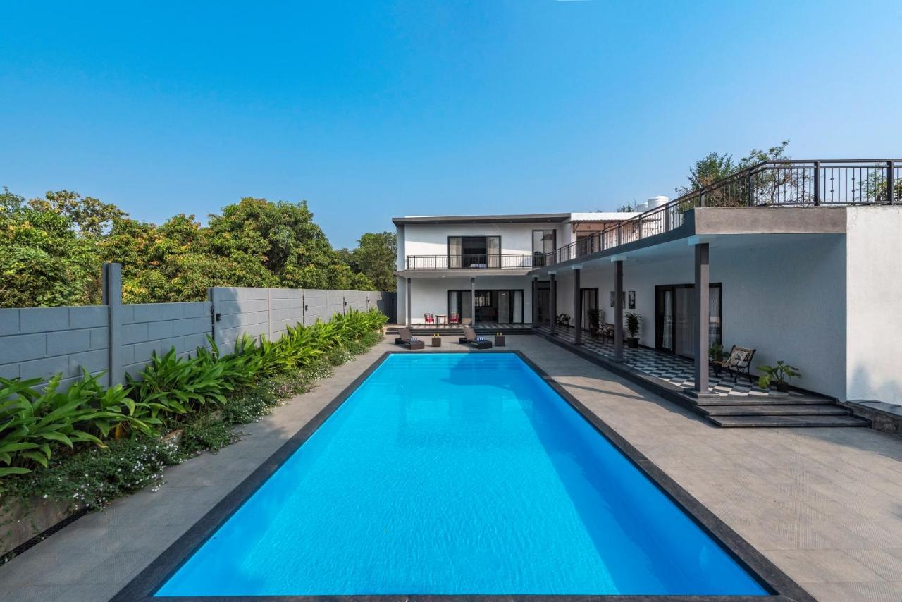 Saffronstays Mayfair Gardens 4 Bedroom Petfriendly Pool Villa Alibag Bagian luar foto